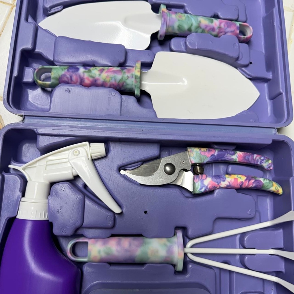 Purple floral gardening set